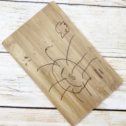 Dekoration|Pinselara Frühstücksbrett, Zeichnung von deinem Kind verewigt, persönliche Wunschgravur, Kinderkunst als schönes Geschenk
