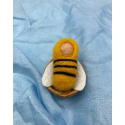 Frühling|DasFilzFuechsle gefilztes Bienenbaby, Baby in der Nussschale, Jahreszeitentisch, Filzfee, Blumenkinder