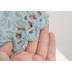 Online Gehäkelte eisblaue Stola für die Winterbraut . Schultertuch mit Perlen und Mohair . Edles Häkeltuch . Etwas Blaues für die Braut Brautstolen & -Boleros