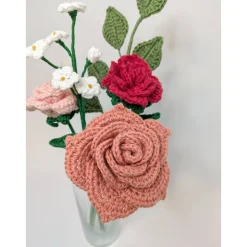 Sale Gehäkelte Rosen mit Vergissmeinnicht | außergewöhnlicher Blumenstrauß zum Verschenken | besonderer Hochzeitsstrauß Accessoires