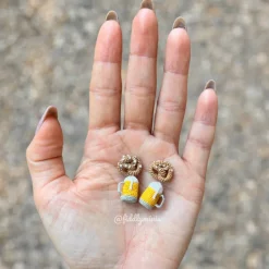 Accessoires|FiddlyMinis Gehäkelter Mini Bierkrug/Brezel (microcrochet)
