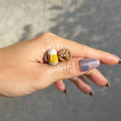 Accessoires|FiddlyMinis Gehäkelter Mini Bierkrug/Brezel (microcrochet)