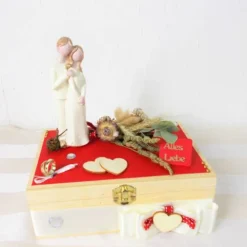 Best Geldgeschenk Hochzeit, Hochzeitsgeschenk, natur rot, Holzbox mit Brautpaar Figur Geldgeschenke