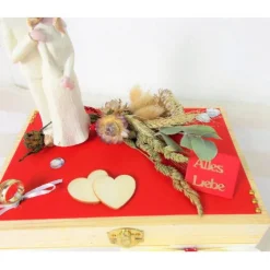 Best Geldgeschenk Hochzeit, Hochzeitsgeschenk, natur rot, Holzbox mit Brautpaar Figur Geldgeschenke