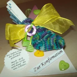 Discount Geldgeschenk Konfirmation: Dreieckschachtel mit Socke & Schlüsselanhänger – Originelle Geschenkverpackung Geldgeschenke