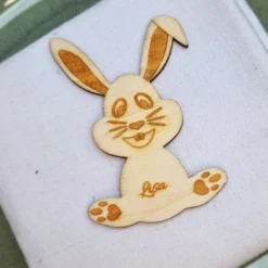 Geschenk zu Ostern | Tischkarte aus Holz | Osterfest | personalisierter Anhänger Ostern | Mitbringsel Ostern | Deko aus Ostertischdeko