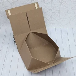 Hot Geschenkbox "Wichtel-Weihnachtsbaum" Rustikal | Handgemachte Verpackung mit abnehmbarem Anhänger & Sternen-Lichterkette Geschenkverpackungen
