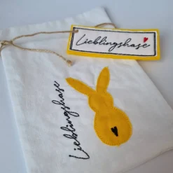 New Geschenkesäckchen mit passendem Label für Ostern - LIEBLINGSHASE - in gelb von Geschenkverpackungen