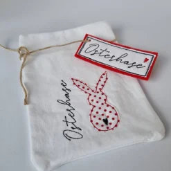 New Geschenkesäckchen mit passendem Label für Ostern - OSTERHASE - in weiß mit roten Pünktchen von Geschenkverpackungen