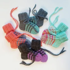 Sale Geschenkschachtel - Oh Baby - mit gestrickten Baby-Söckchen und Glückwunschkarte Krönchen mit Wunschtext Geldgeschenke
