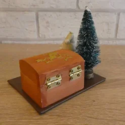 Geschenkverpackungen|CreativBaer Geschenkverpackung Holztruhe mit Weihnachtsmann und Tannenbaum
