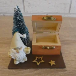Geschenkverpackungen|CreativBaer Geschenkverpackung Holztruhe mit Weihnachtsmann und Tannenbaum