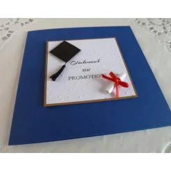 Glückwunschkarte zur Promotion mit Schriftrolle und Doktorhut Glückwunschkarten