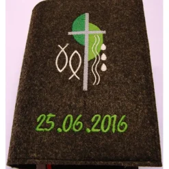 Sale Gotteslobhülle, Einband handgefertigt Filz 3mm dunkelgrau Kreuz Halbkreise Fische Wasser personalisierbar Name bestickt Gotteslobhülle