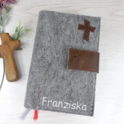 Sale Gotteslobhülle Filz grau mit Kork, personalisiert – Bibelhülle & Gesangbuchhülle als Geschenk zur Kommunion, Konfirmation, Firmung Gastgeschenke