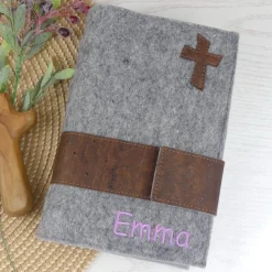 Best Gotteslobhülle Filz grau personalisiert – Bibelhülle mit Kork, Geschenk zur Konfirmation & Erstkommunion Gastgeschenke