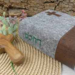 Best Gotteslobhülle Filz grau personalisiert – Bibelhülle mit Kork, Geschenk zur Konfirmation & Erstkommunion Gastgeschenke
