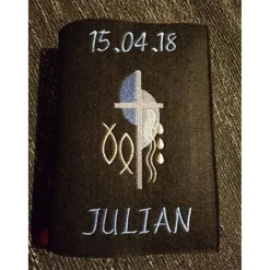 New Gotteslobhülle handgefertigt Filz 3mm dunkelgrau Halbkreise blau Kreuz grau personalisierbar Name und Datum bestickt Gotteslobhülle