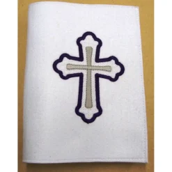 Gotteslobhülle handgefertigt Filz 3mm weiss Kreuz lila grau personalisierbar Name und Datum bestickt Gotteslobhülle