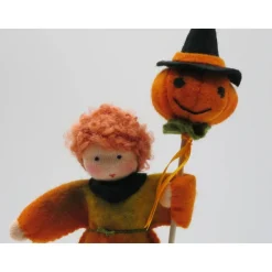 Best Halloween Junge mit Kürbis - Jahreszeitentisch - Blumenkinder - Herbst - Waldorf - Art.Nr. HE4 Herbst