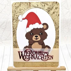 Weihnachtskarten|Kleine Schätze Handgemachte Weihnachtskarte A6 Bär mit Nikolausmütze – Umschlag & Dekoanhänger – Unikat