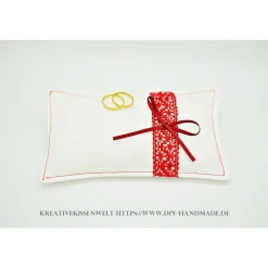 Ringkissen|Handmade-in-Franken Handgemachtes weißes Ringkissen mit roter Spitze, Unikat – 18x11 cm, Hochzeit & Trauung