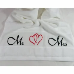 Clearance handgesticktes Handtuch "Mr + Mrs" weiß / schwarz, Geschenk zur Hochzeit Hochzeitsgeschenke