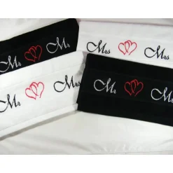 Clearance handgesticktes Handtuch "Mr + Mrs" weiß / schwarz, Geschenk zur Hochzeit Hochzeitsgeschenke
