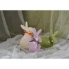 Hot Hase flieder mit lila Samtschleife und Papierblumen Osterhasen