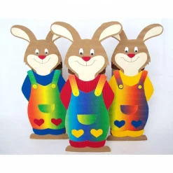 Osterkörbchen|Die Bunte Pforte Hasenkind mit Geschenkbox als Osterkörbchen oder Frühlingsdeko, Osternest, Osterhase aus Wellpappe