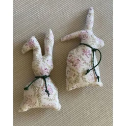 Best Hasenpaar aus schönem Blusenstoff, genähte Hasen im Set für Frühjahrs- und Osterdekoration Osterhasen