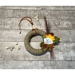 Outlet Herbstlicher Türkranz zur Dekoration im Innenbereich, bunte Blätter aus Papier schmücken den Kranz, Homedeko Herbst