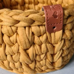 Hot Häkelkörbchen, Osternest aus goldgelbem Textilgarn gehäkelt Osterkörbchen