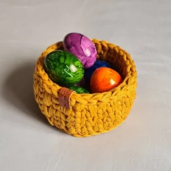 Hot Häkelkörbchen, Osternest aus goldgelbem Textilgarn gehäkelt Osterkörbchen