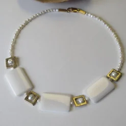 Brautschmuck|dawera Hochzeitskette aus weißer Jade und Süßwasserperlen, vergoldetes Silber 925, Edelsteinkette