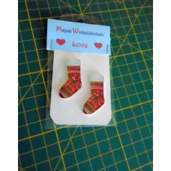 Knöpfe|Majas Wollstübchen Holzknopf Weihnachtssocke rot 1 Stk.