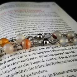 Rosenkränze|Tinas Schmucktruhe Katholischer Rosenkranz aus Achatperlen & Edelstahl – Modernes Design, Spirituelle Eleganz