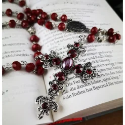 Outlet Katholischer Rosenkranz silber-rot – Glasperlen & verziertes Kreuz, 69 cm Rosenkränze