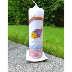 Discount Kerze zur Taufe bunter Fisch inkl Beschriftung Wachsverzierungen keine Folie kein Druck Taufkerzen