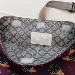Kinderrucksack aus weinrotem Softshell mit Igel-Motiven Kinder Kinderrucksack