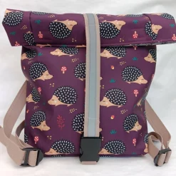 Kinderrucksack aus weinrotem Softshell mit Igel-Motiven Kinder Kinderrucksack