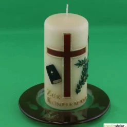 Clearance Konfirmationskerze in Elfenbein mit braunem Kreuz & Bibel – Optional mit Konfirmationsspruch Dekoration