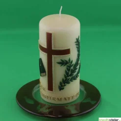 Clearance Konfirmationskerze in Elfenbein mit braunem Kreuz & Bibel – Optional mit Konfirmationsspruch Dekoration
