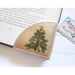 Discount Lesezeichen Tannenbaum gestickt aus Kunstleder gold – Weihnachts-Leseecke Geschenk Weihnachtsgeschenke