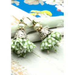 Sale Lässige handgemachte  florale Blüten bohemian hippie Ohrhänger – Unikat, grün Brautschmuck