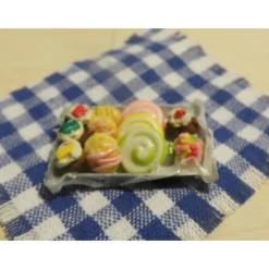 Clearance Miniatur Gebäck Plätzchen auf dem Blech – Auswahl aus sieben Sorten – Maßstab 1:12 für Puppenhaus & Dekoration Wichtelzauber