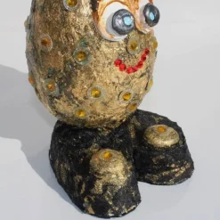 Outlet Osterfigur GOLDIE EIERMEIER witziges Ostergeschenk kleine Skulptur Deko-Ei Künstler-Ei Osterei Ostereier