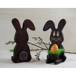 Outlet Osterhase aus Holz handgemacht – Rustikale Osterdeko, Unikat mit Ei & Puschel Osterhasen