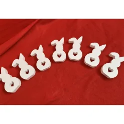 Sale Osterhase mit einem abgeknicktem Ohr, weiß, Reliefgießmasse Osterhasen