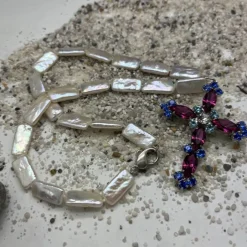 Schmuck|Perlenfischzüge Perlenkette mit Kristallanhänger, echte Süßwasserperlen mit festlicher Brosche